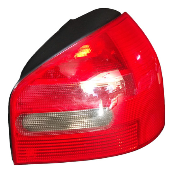 Lanterna Direita Audi A3 1996 A 2000 - Direito - Vermelho