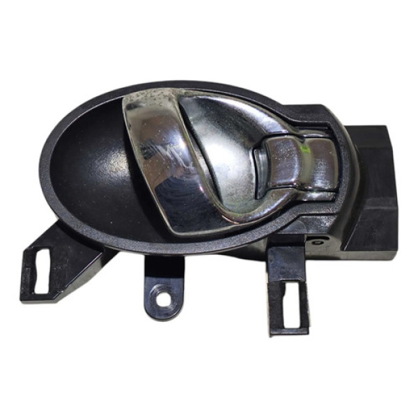 Maçaneta Int Dianteira Direita Nissan Versa 1.6 2013 A 2020 Preto Dianteira