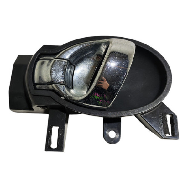 Maçaneta Interna Traseira Esquerda Versa 2011 2012 2013 - Preto - Traseira