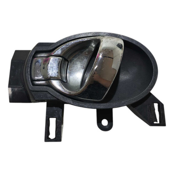 Maçaneta Interna Traseira Esquerda Nissan Versa 2014 A 2016 Prata Traseira