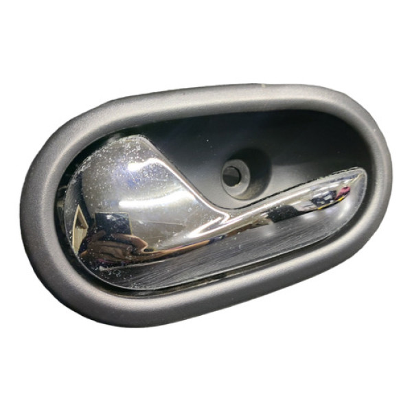 Maçaneta Interna Traseira Esquerda Logan 2015 2016 2017 2018 Prata Traseira